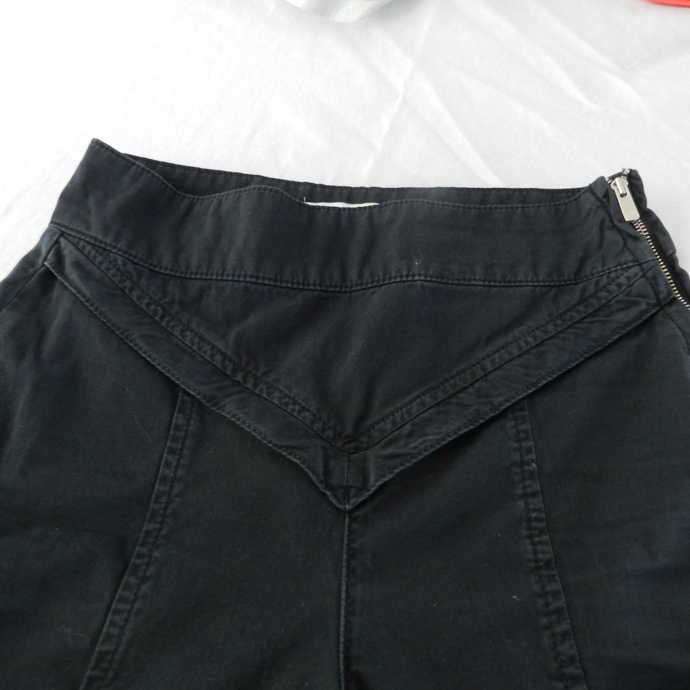 Zara front V yoke, side zip, ruched ankle, double thigh pocket pants in black